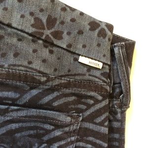 Mother The Looker Tokyo Moon Crop